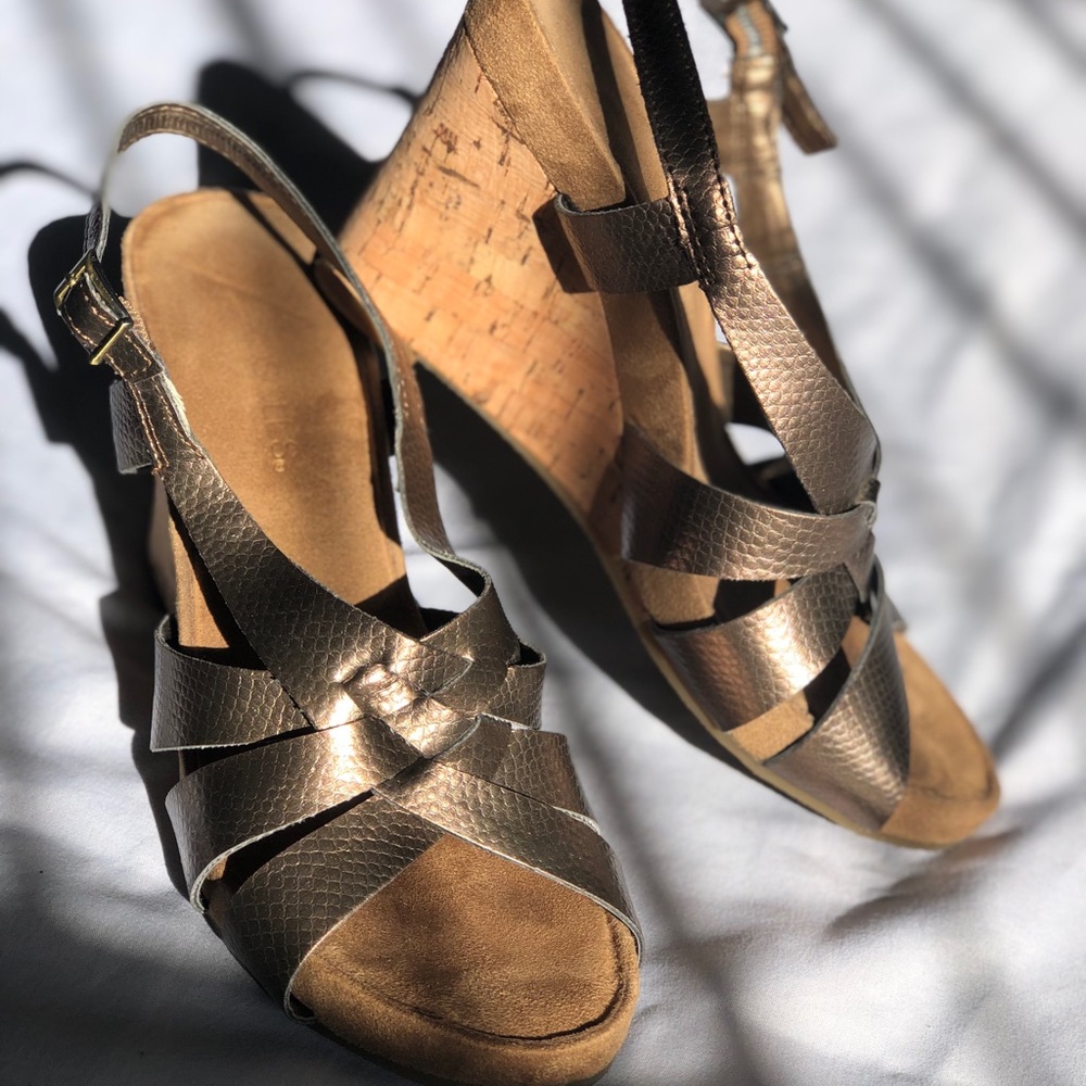 AEROSOLES wedge sandals